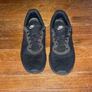 Black Nike Roshe W9 Good Condition